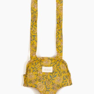 Porte poupée Fleurs en liane moutarde