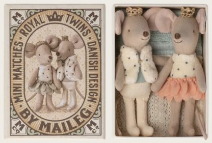 Jumeaux royaux, petite soeur & petit frère dans la boîte