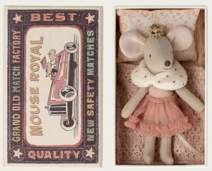 Souris princesse petite soeur dans sa boîte