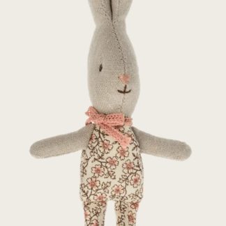 Bébé lapin rose