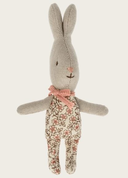 Bébé lapin rose