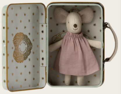 Souris ange, petite soeur dans sa valisette
