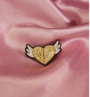 Broche coeur ailé